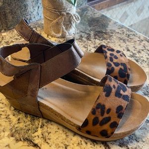 Wedge leopard sandals